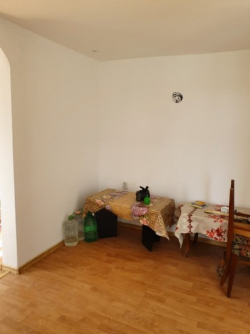 brazi-casa-renovata-2-camere-grup-sanitar-630mp-teren-36000-euro-5